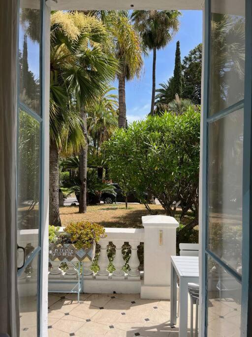 Beautiful Garden Apartment Steps From The Beach Мантон Екстер'єр фото