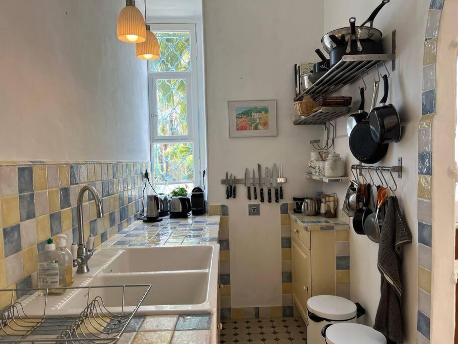 Beautiful Garden Apartment Steps From The Beach Мантон Екстер'єр фото