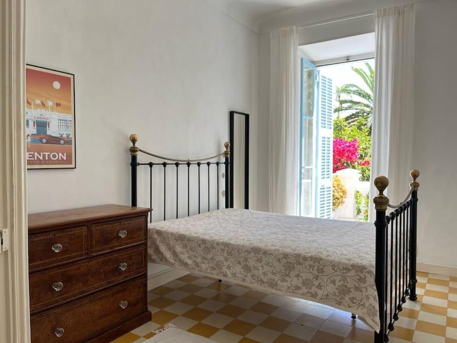 Beautiful Garden Apartment Steps From The Beach Мантон Екстер'єр фото